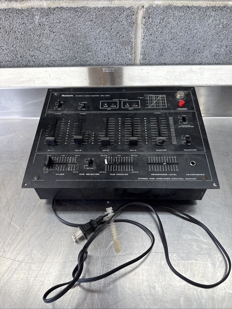 Numark DM-1150 Studio Master Mixer Stereo Pre-Amplifier Control Center Powers On