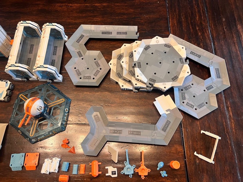 HEXBUG NANO SPACE COSMIC COMMAND Lot with 2 hex bugs