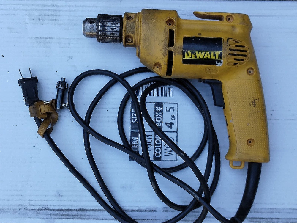 DW101 DEWALT CORDED VSR DRILL MODEL DW 101 w/ Chuck Key.