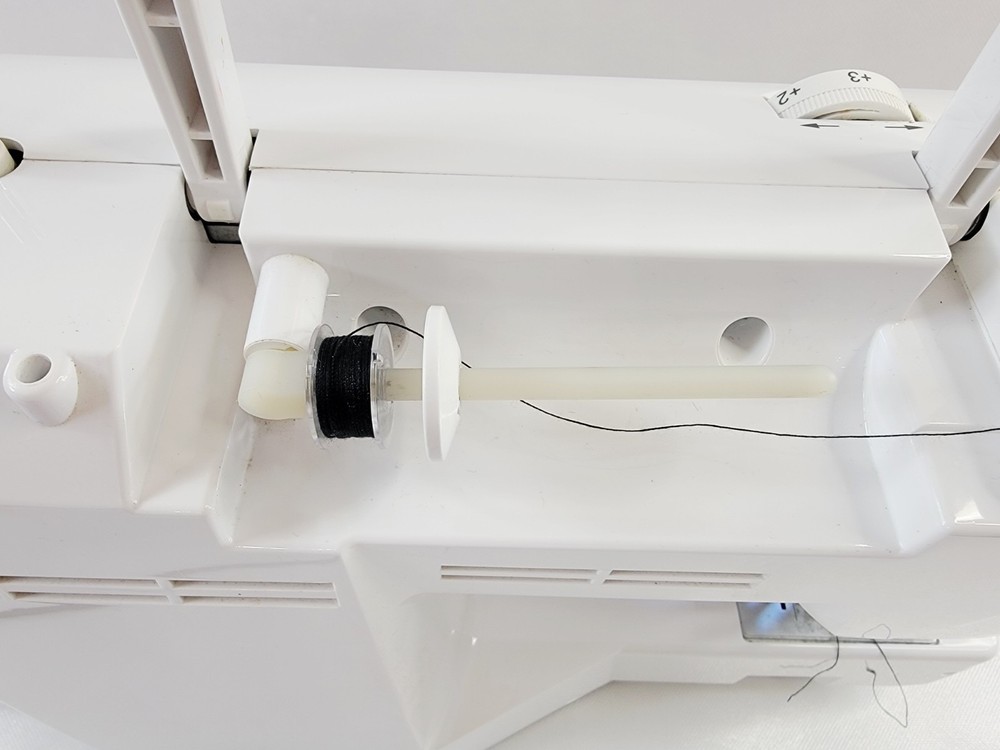 Singer Patchwork 7285 Sewing & Quilting Machine W/ Extension Table - VIDEO