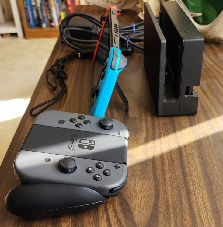 Nintendo Switch 32GB 32GB MicroSD INCLUDED, COMPLETE SET + EXTRA JOYCONS