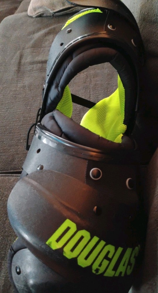 Douglas Commando Shoulder Shoulder Pads Large