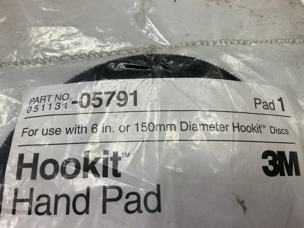 3M 05791 6" Hookit Disc Hand Pad With Hand Strap