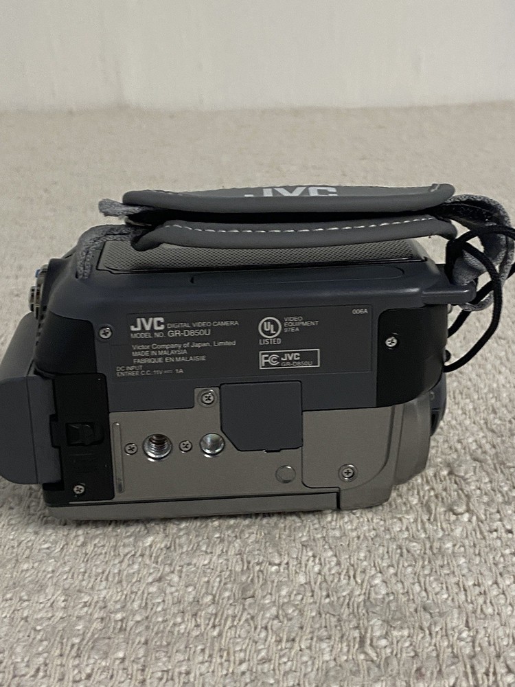 JVC GR-D850 Digital Video Camera Handheld Widescreen UNTESTED AS IS