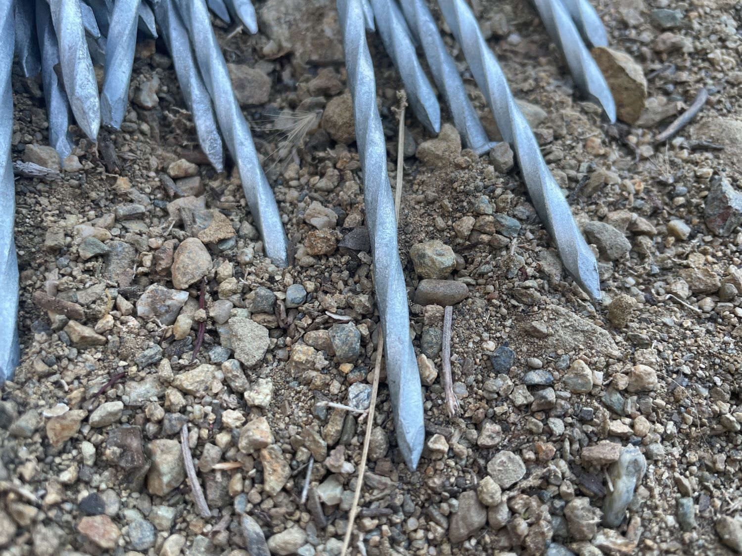 Sandbaggy 6 in. Galvanized Landsacpe Edging Spikes - Spiral Nail - 7 Gauge Steel