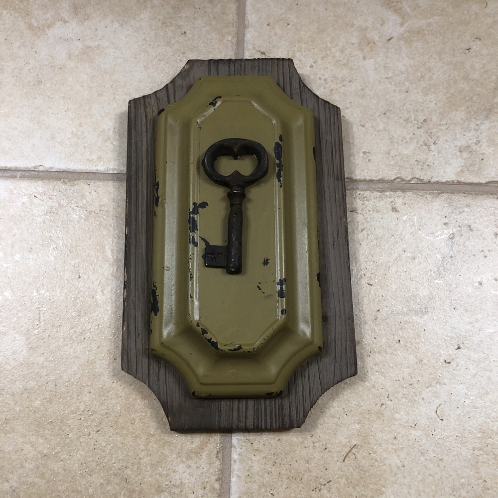 Key Rack Art Deco In Plain Sight Plaque