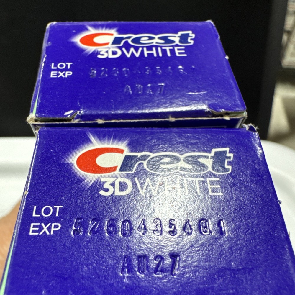 2 Pack - Crest 3D White Stain Eraser Mint Splash Fluoride Toothpaste 2.3oz