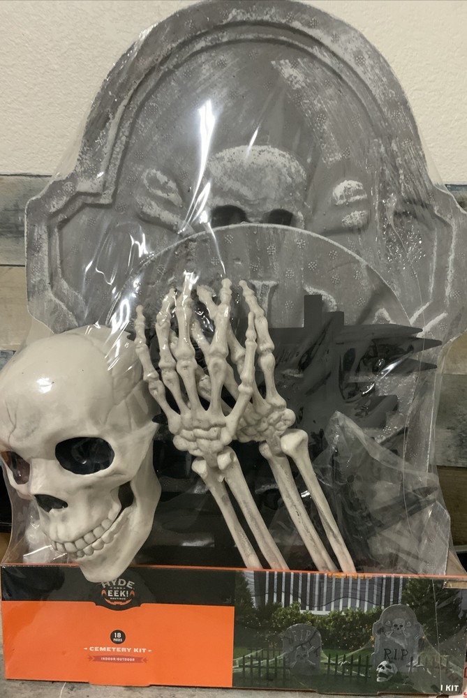 💀 Hyde & EEK! 18pc Cemetery Kit - Halloween Decor 🆕