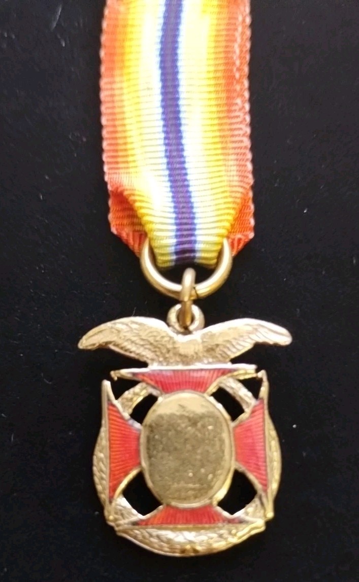 2 WWII U.S. MILITARY ORDER OF THE WORLD WAR MEDALS MEDALLIC ART CO.