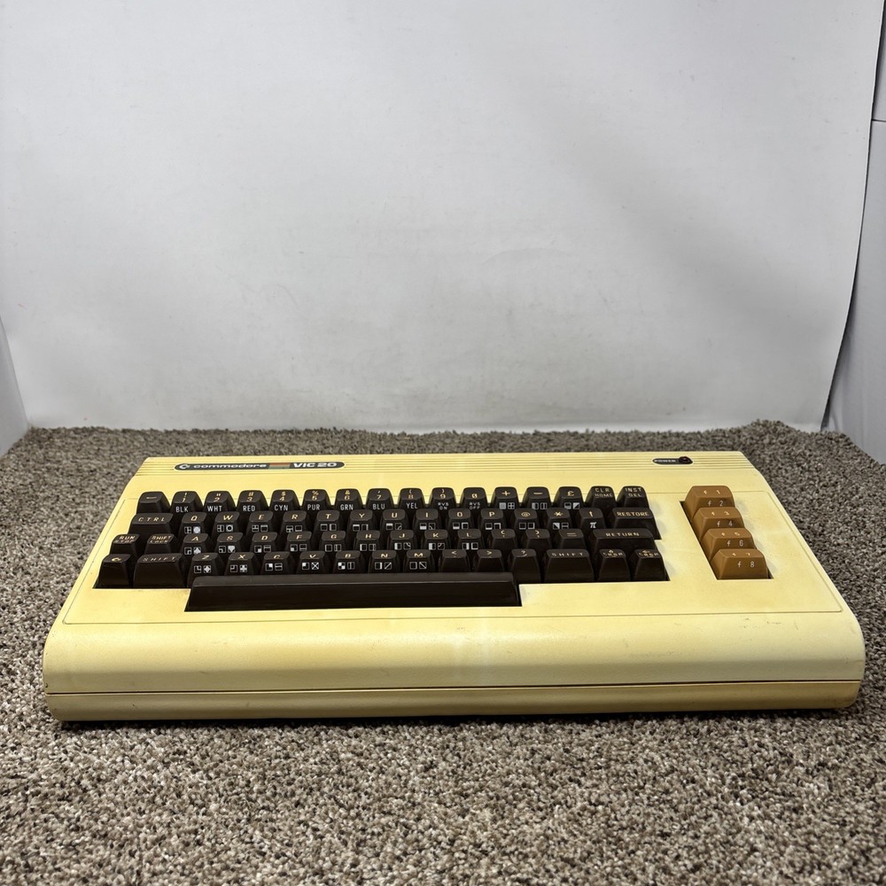COMMODORE VIC-20 DIN COMPUTER ONLY TESTED AND WORKING READ