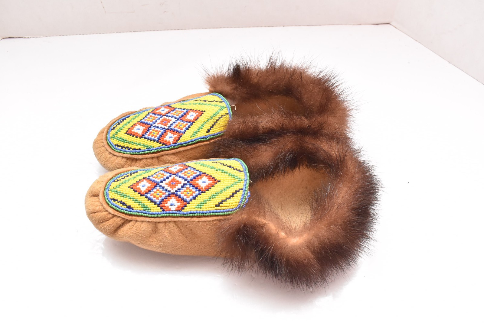VINTAGE CREE INDIAN GEOMETRICAL BEADED MOCCASINS NATIVE AMERICAN 11"