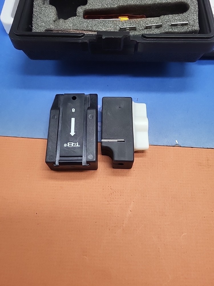 Thomas & Betts Versa - Trak Comminations Cable Intstalling Tool Kit No. UCCSK1 A