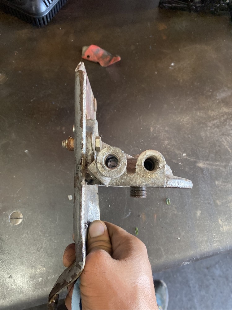 Fuel filter bracket