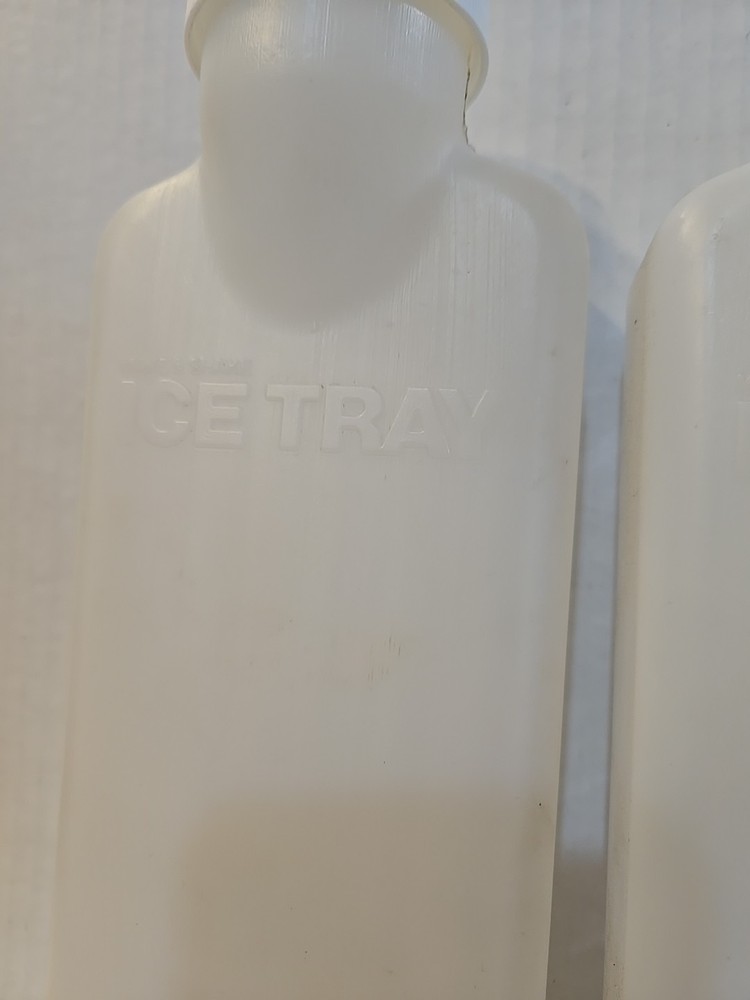 2 Vintage White Ice Cube Trays Tray With Lid Closeable Cooler Stackable