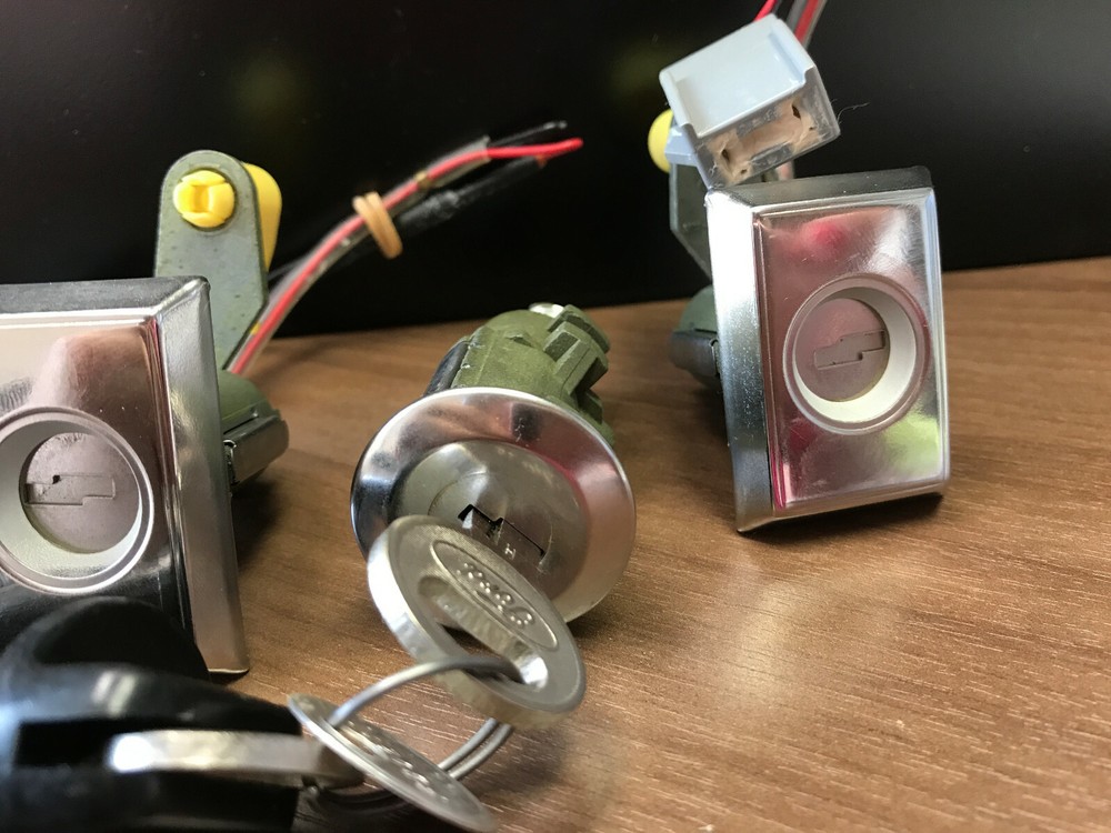 1981-89 Ford Lincoln Mercury Door & Trunk Lock Set, Lighted Rectangular Face NOS