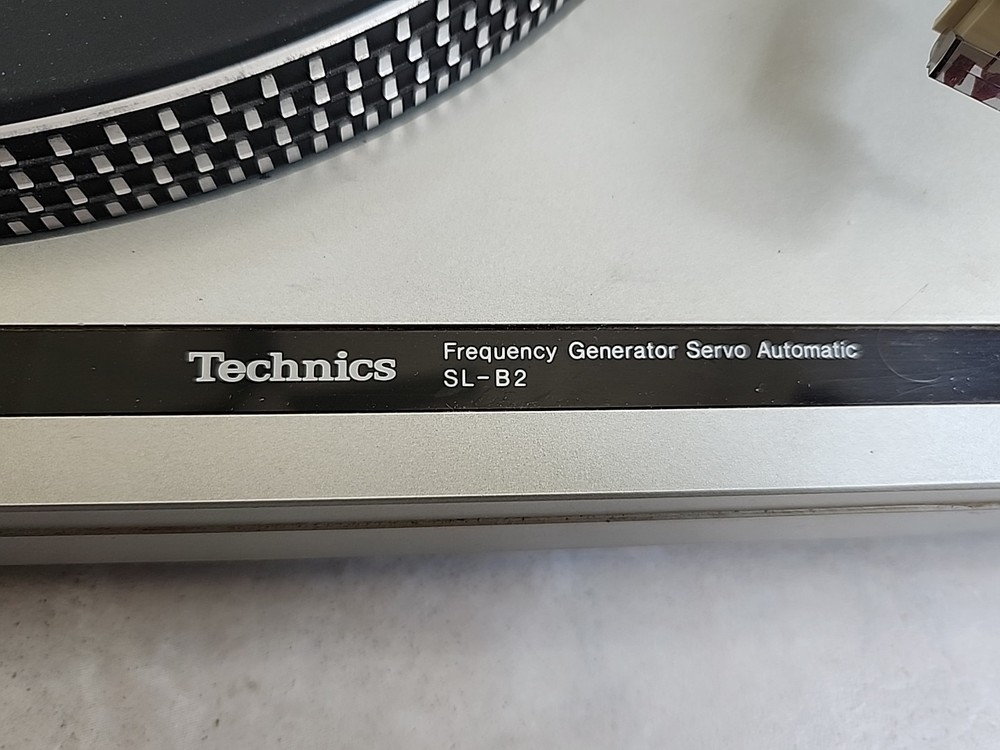 Technics Model SL-B2 Belt Drive Frequency Generator Turntable Tested -READ