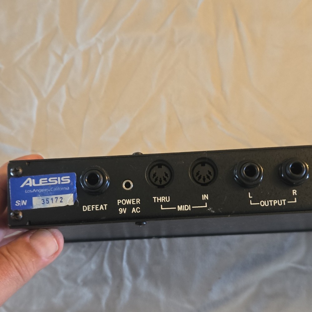 Alesis Midiverb II Digital Multi-Effects Processor Rack Mount 2-Channel Reverb