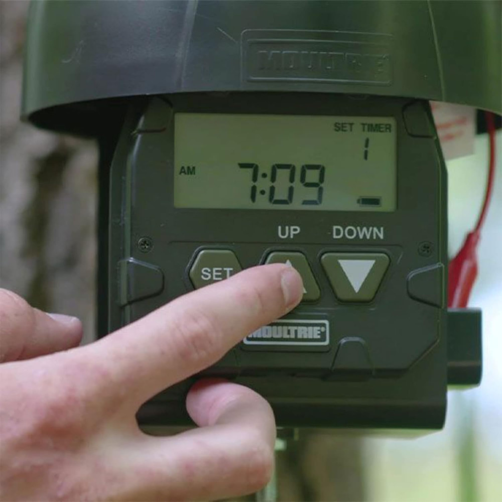Automatic Hanging Deer Feeder with Easy Set Timer for Effortless Feeding