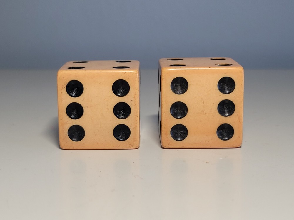 2pc Butterscotch Bakelite Dice Pair 77 Grams Vintage 1.25"