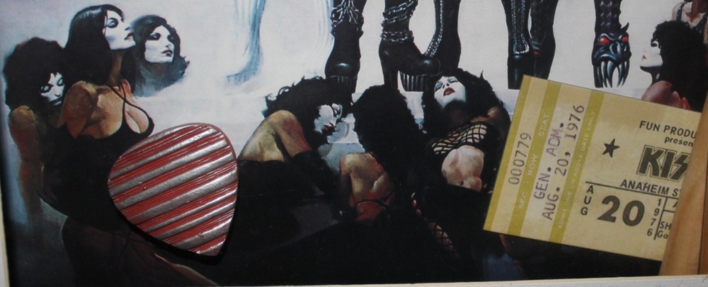 2006 KISS Love Gun Shadow Box Display Replica Backstage Pass Pick Drum Sticks