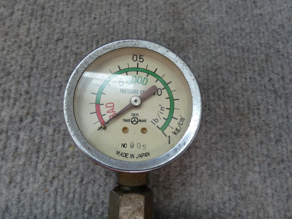 VINTAGE PRESSURE GAUGE #905