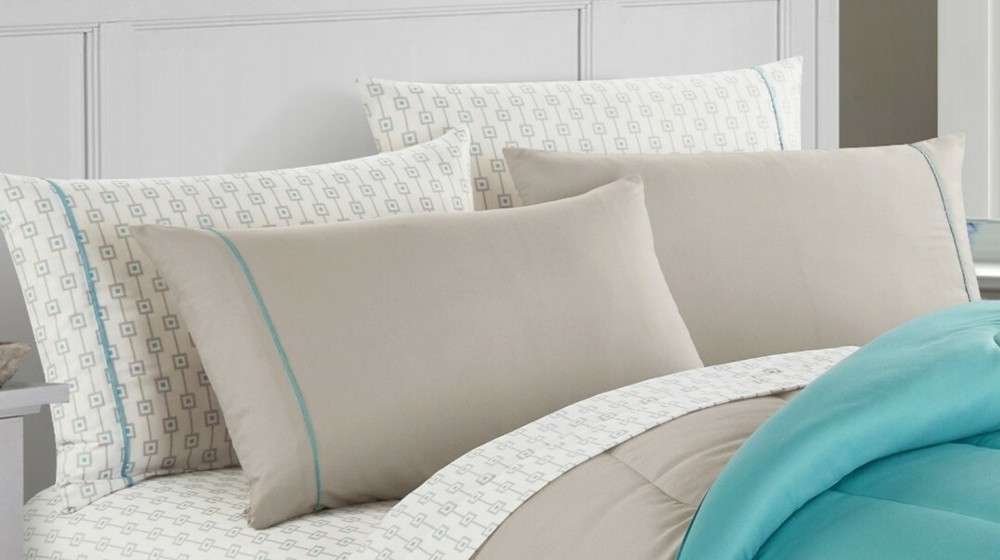 CASA 7-Piece Solid Reversible Comforter Set With BONUS Sheets, Full, Aqua