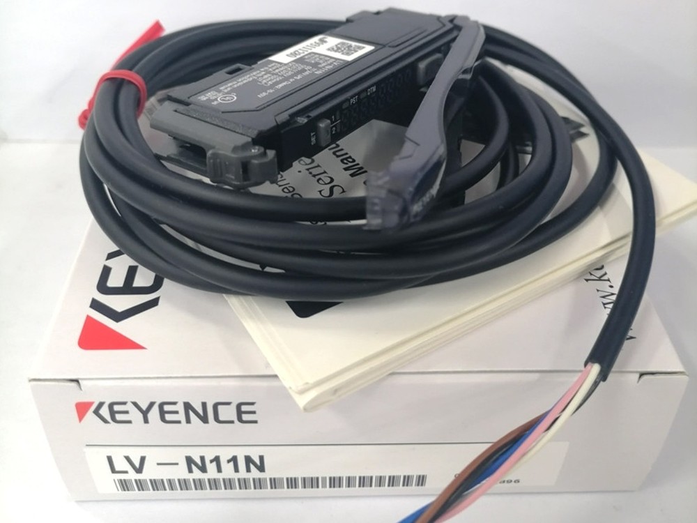 KEYENCE LV-N11N Laser Sensor New