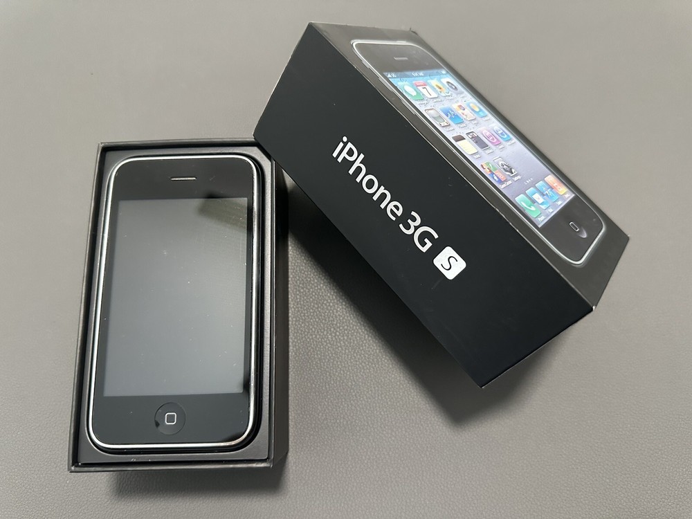 Apple iPhones Collection (12 Items)