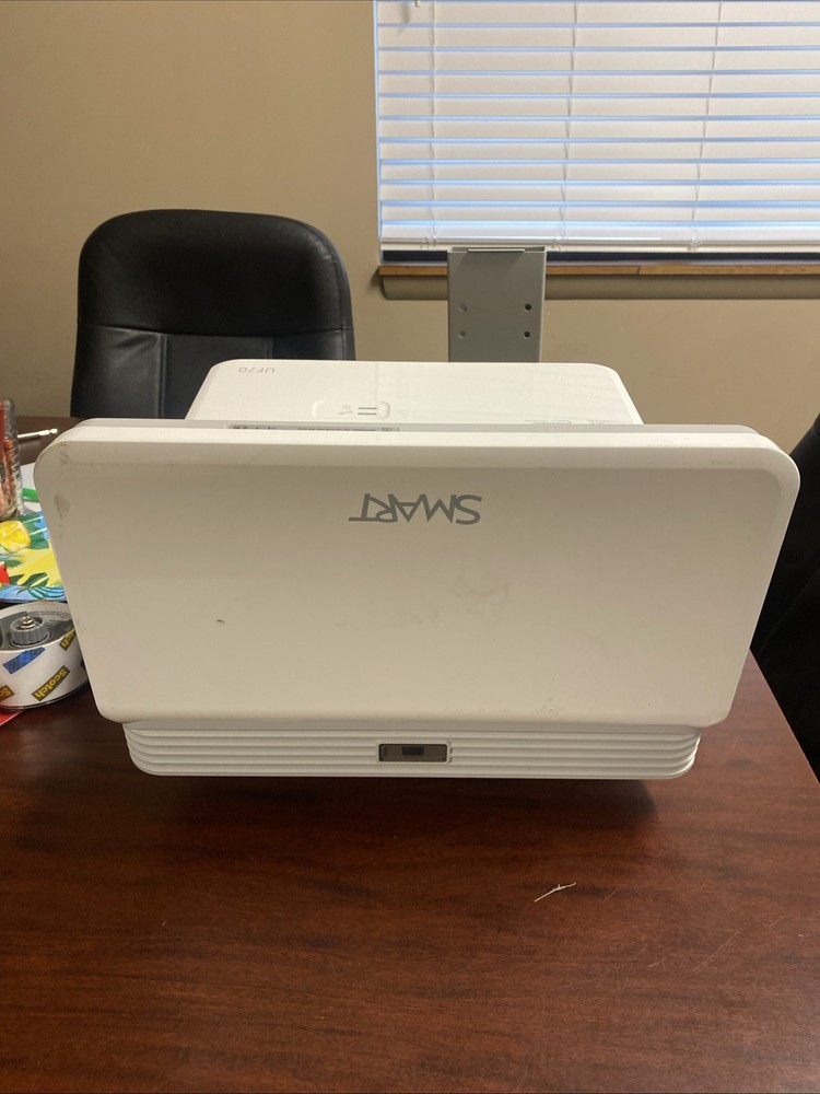 Smart U470 DLP Projector With Wall Bracket