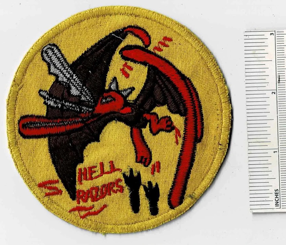 WW2 HELL RAZORS ATKRON VA-174 Attack Fighter Plane US Navy Yellow Border Patch