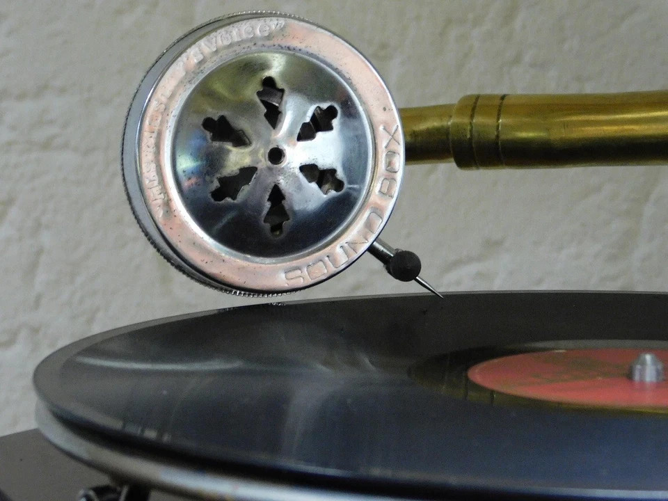 Antique HMV Gramophone Fully Functional Working Phonograph, win-up record player