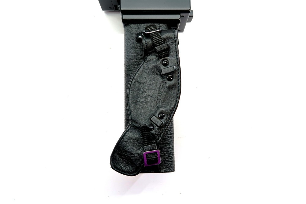 OLYMPUS T45 Electronic Flash With Bracket Grip Handle ~ Untested NO CHARGER
