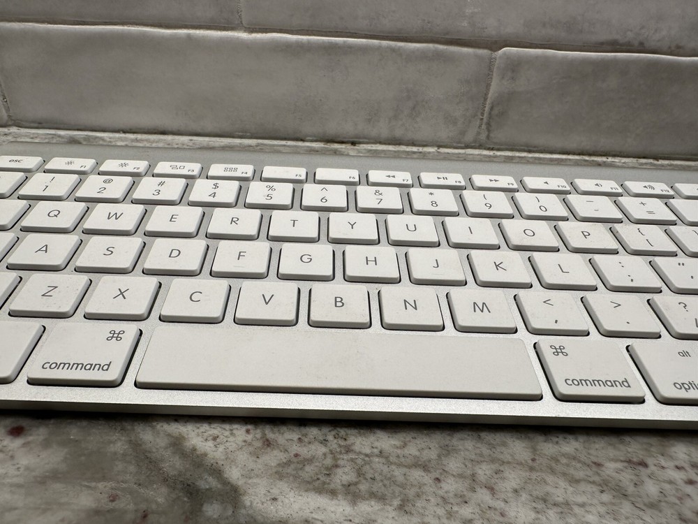 Genuine Apple Wireless Bluetooth Keyboard Model A1314