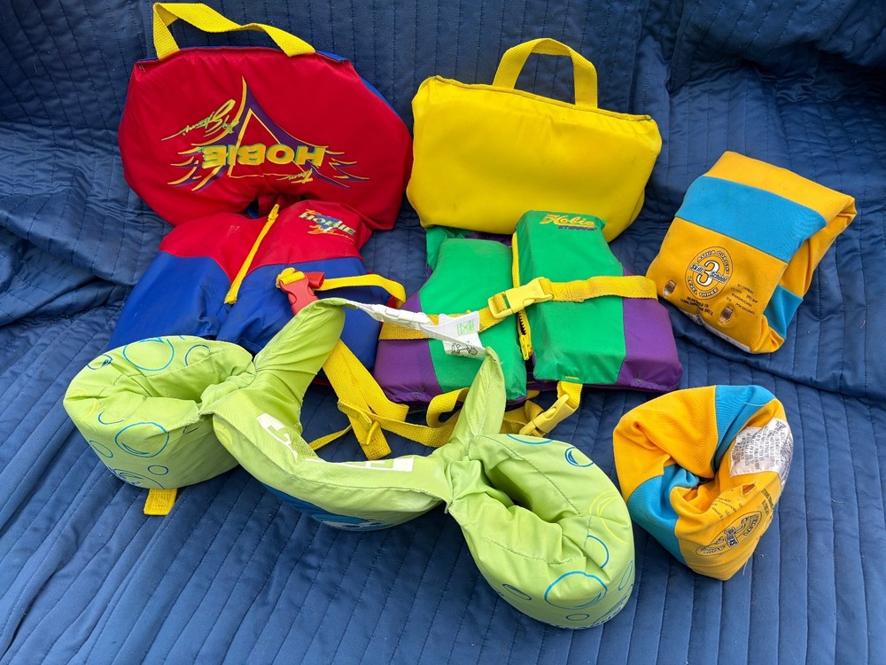 Children's Floatation Devices: 2 Boating Vests, 1 Chest Set & 1 Set Arm Floaties