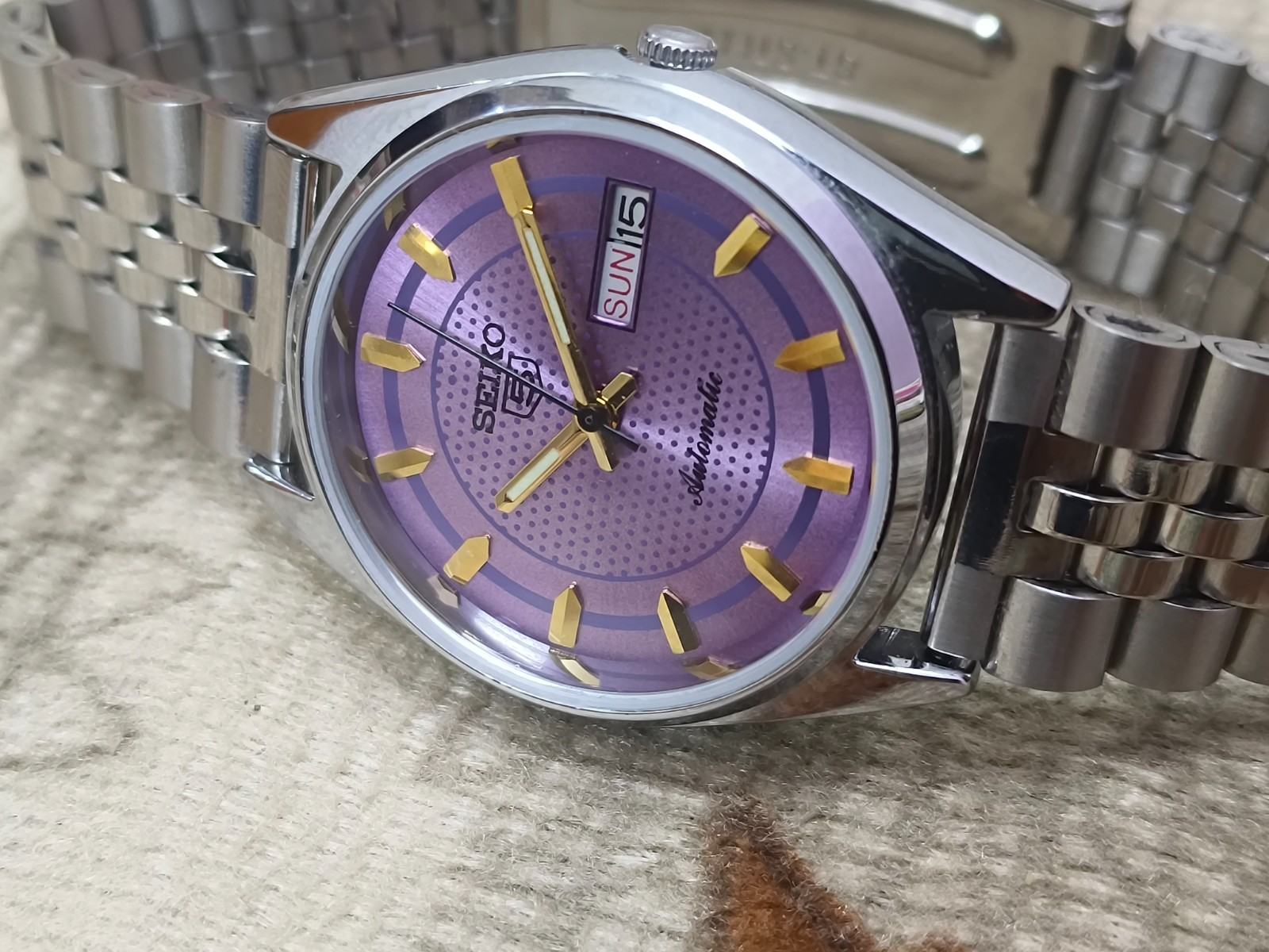 Vintage Seiko 5 Purple Automatic 17 Jewels Day/Date Japan Men's Wrist Watch 6309