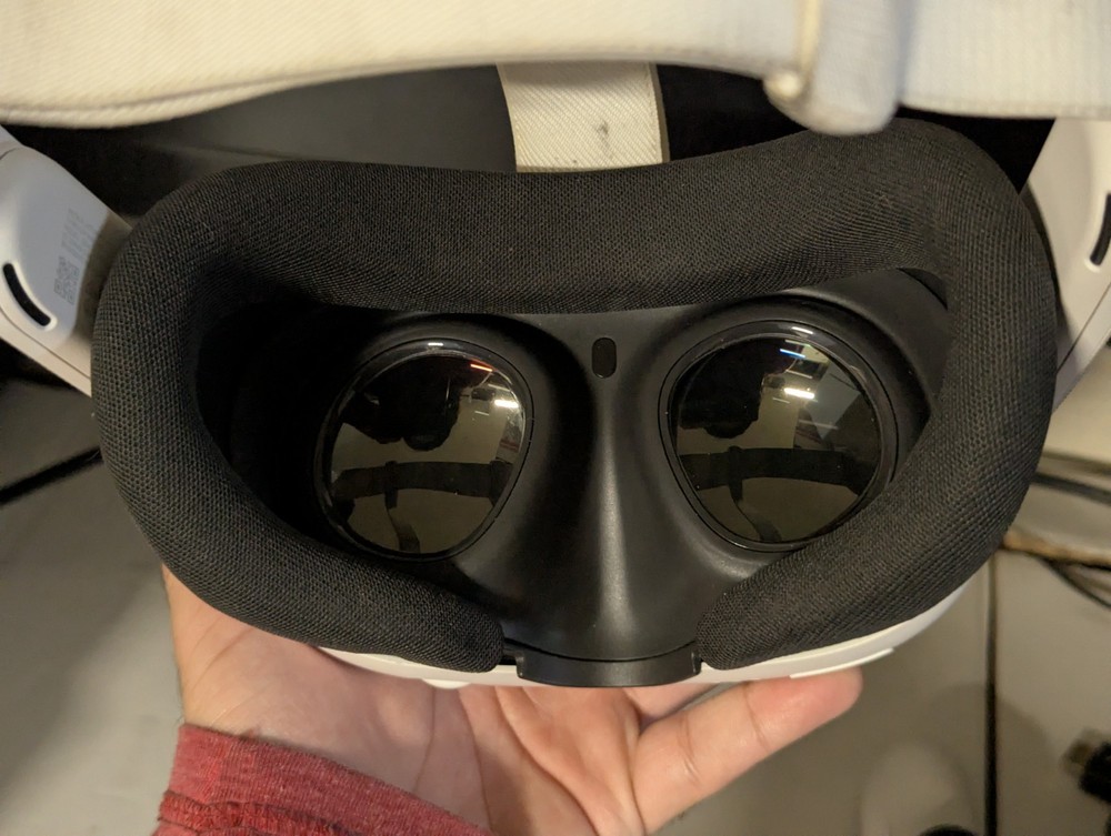 Meta Quest 3 VR Headset - 128GB - Headset & Controllers only