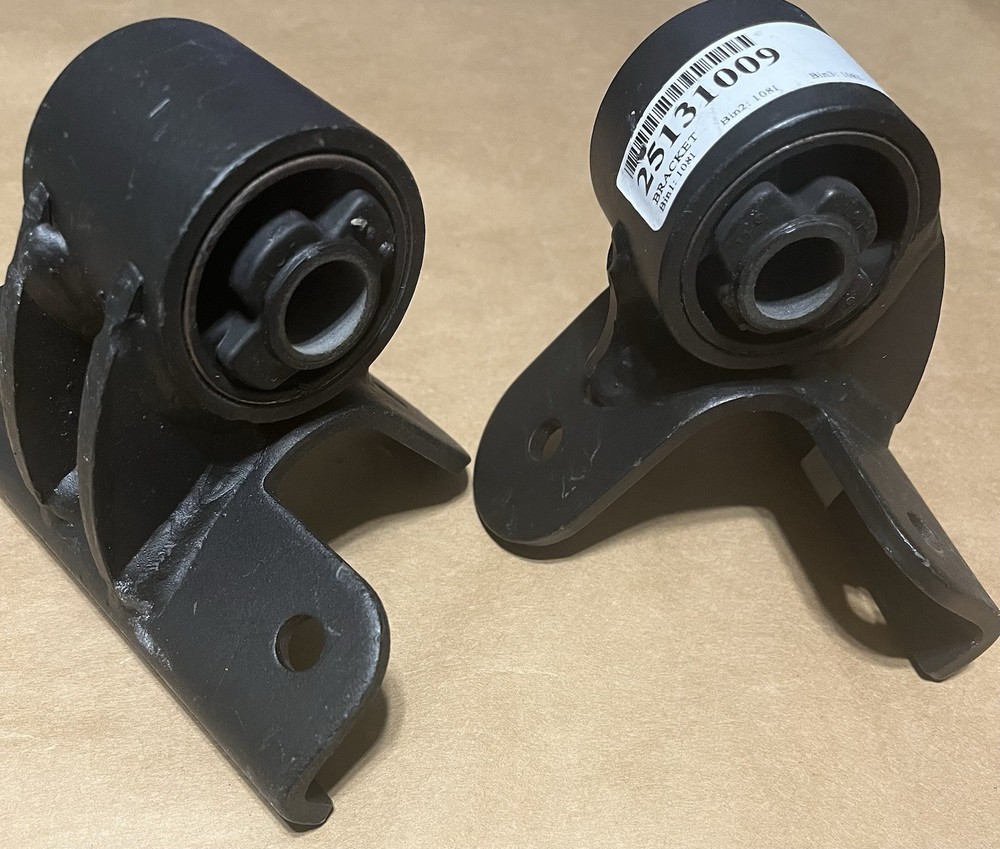 MACK 25131009 Hood Hinge Bracket