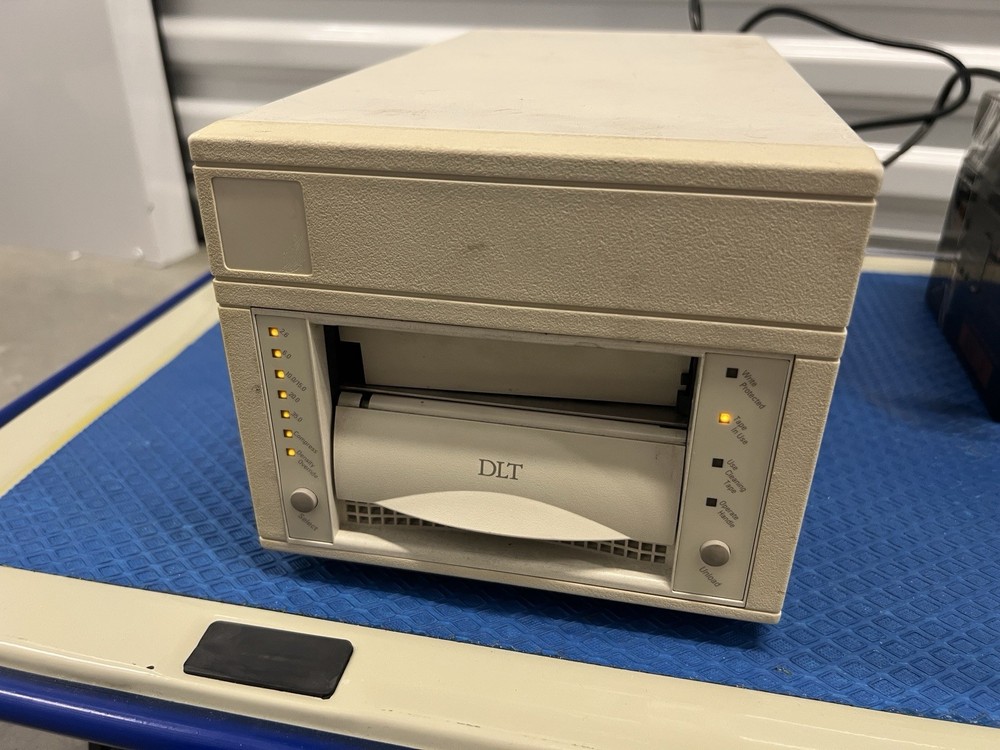 ADIC DLT4000 20/40GB EXTERNAL TAPE DRIVE 98-5486-01 UNTESTED
