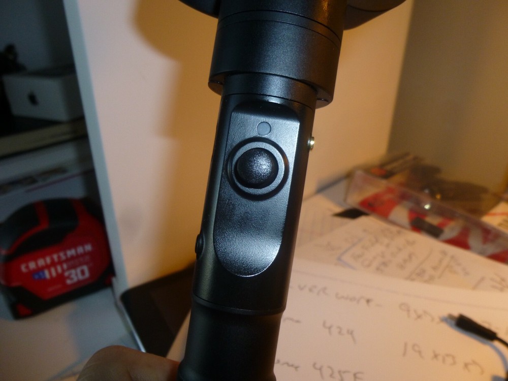 ZHIYUN EVOLUTION 3-AXIS handheld stabilizing Gimbal Minimally Used