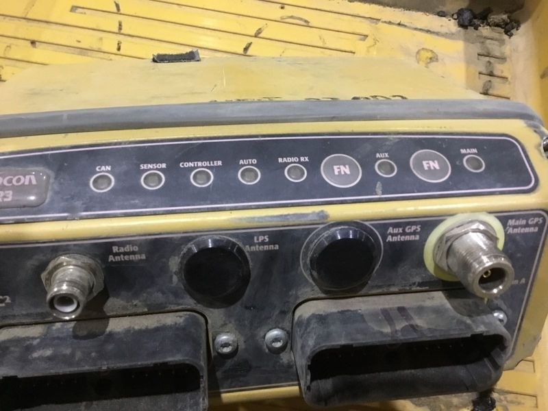 TOPCON MC-R3 POSITIONING SYSTEM W/ CASE