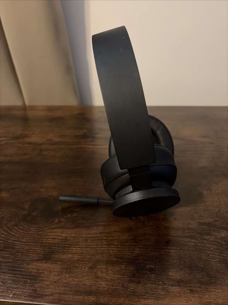 Xbox Wireless Headset Pre-owned with box