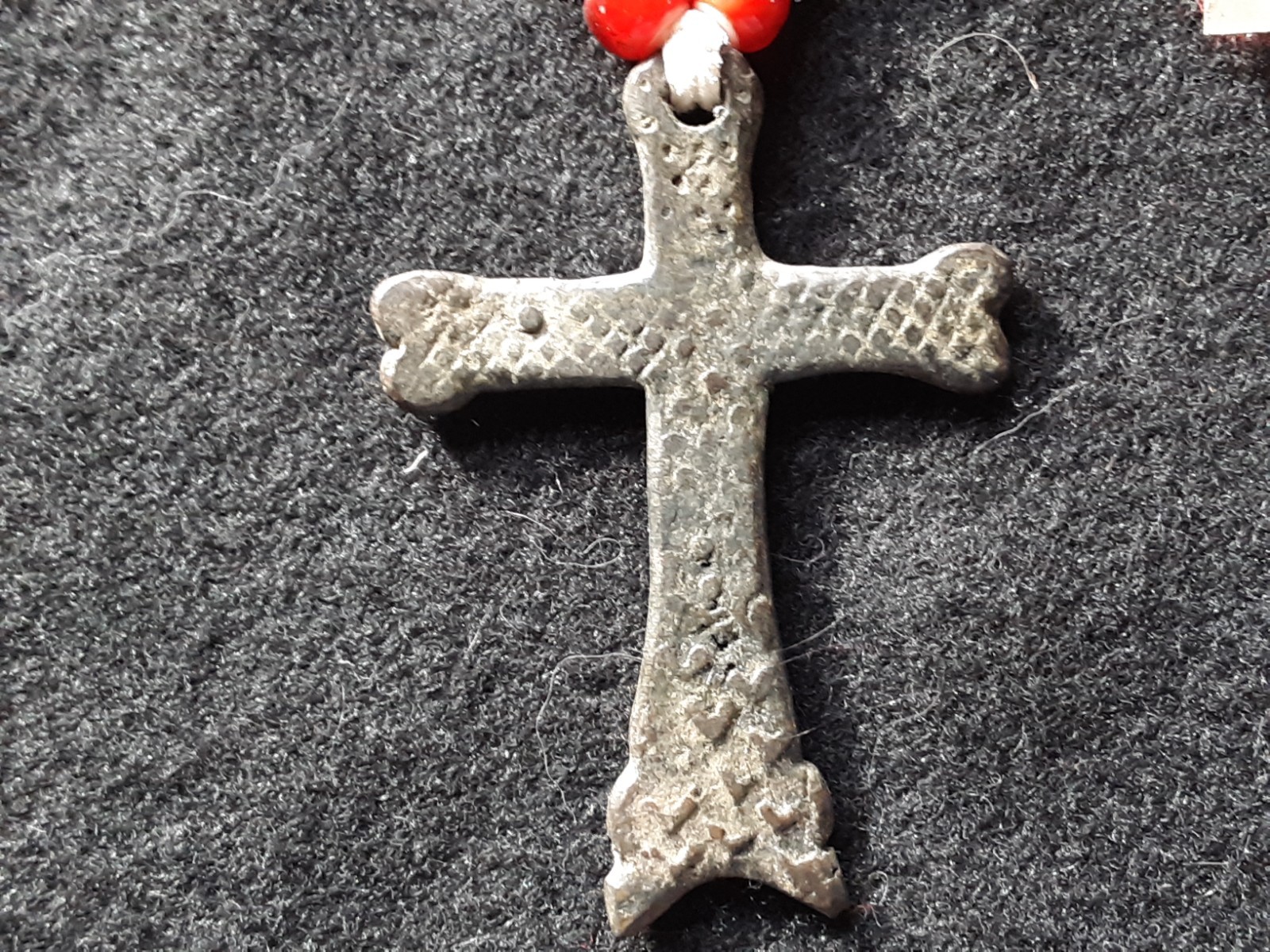 FRENCH BEAVER TAIL JESUIT CROSS, LEATHER STRUNG TRADE NECKLACE, WHA-0226*B266B