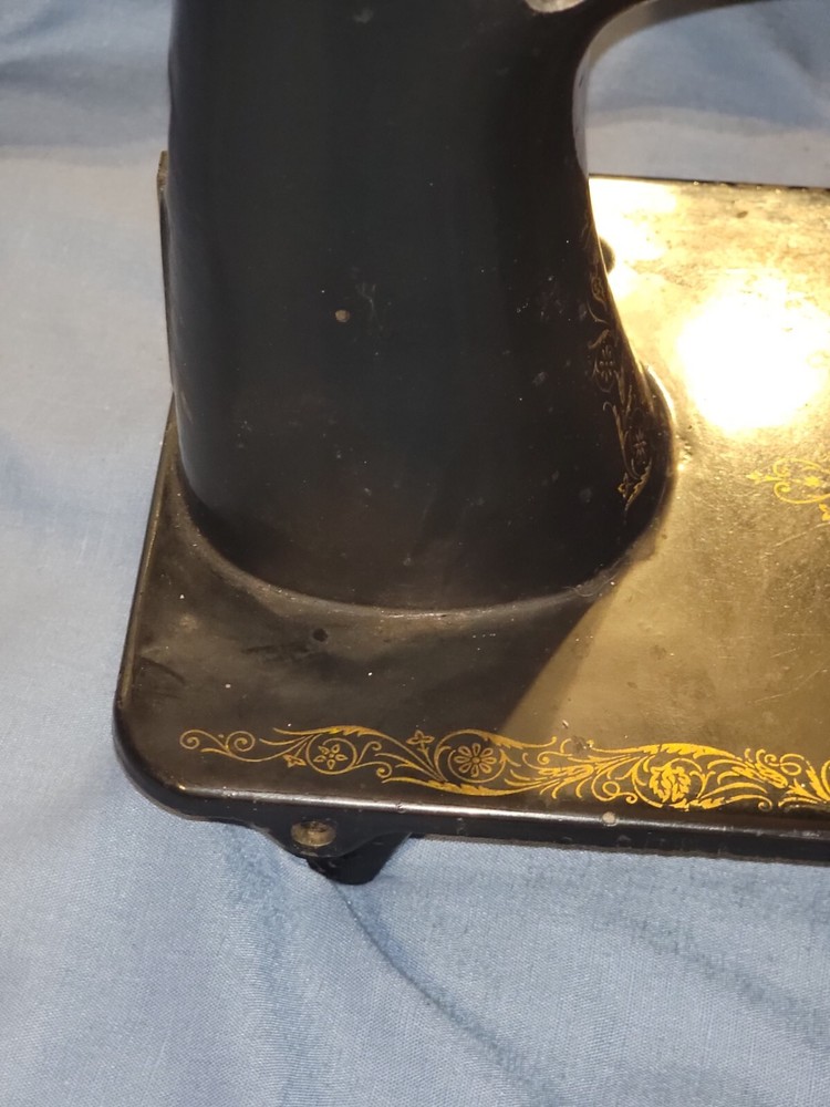 Singer Sewing Machine Vintage 1928 AB917675 shell only