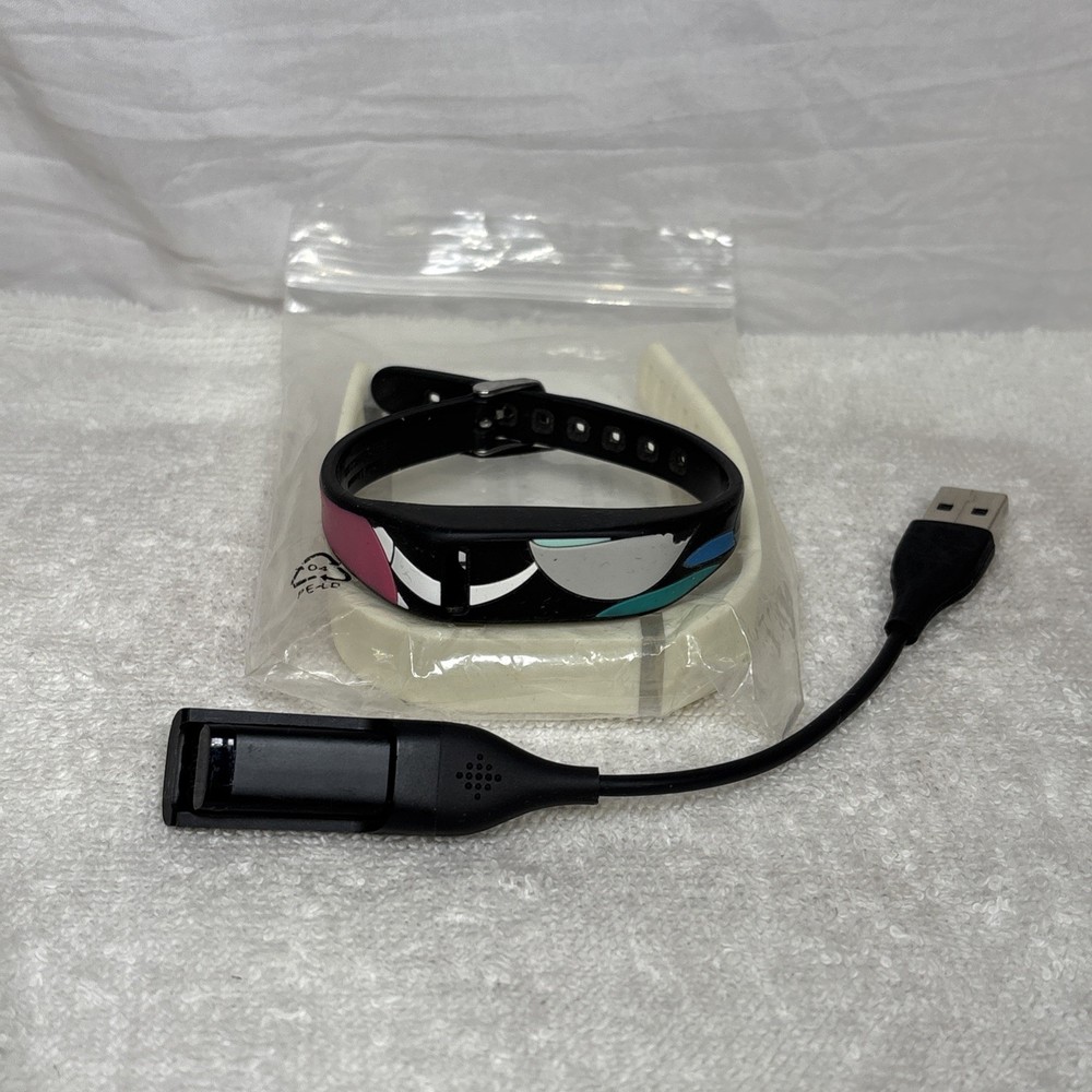 Fitbit Flex Wireless Activity Sleep Tracker 2 Wristbands FB401 SMALL MEDIUM USB