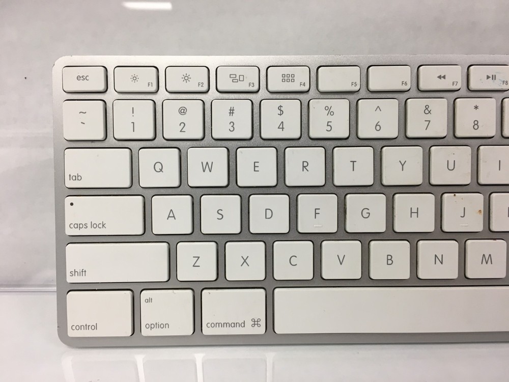 Apple A1243 Wired USB Keyboard Fully Functional #13 AS-IS