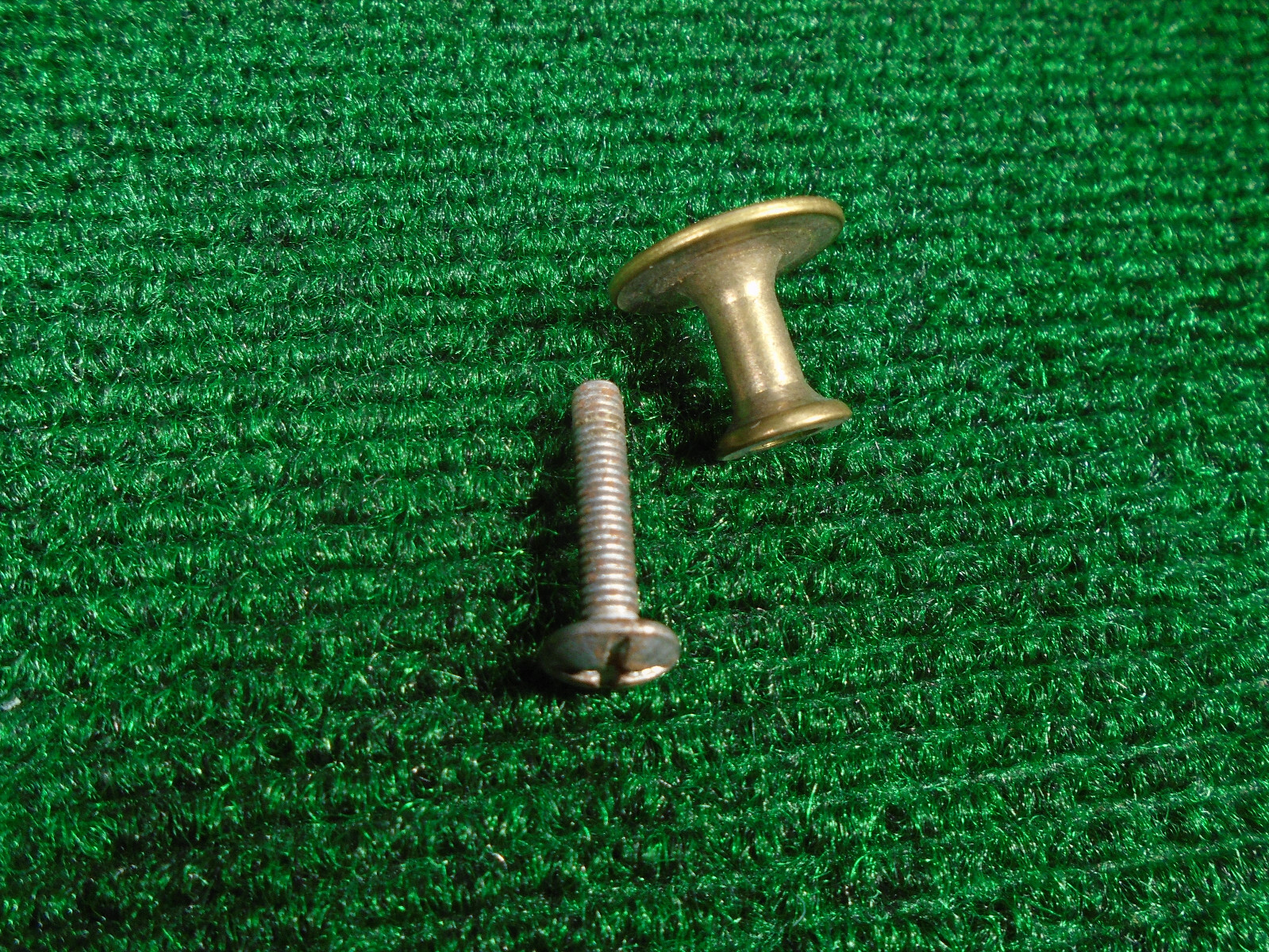 SMALL BRASS 3/4" KNOBS: PERFECT FOR BARRISTER CASE, PIANO KEYBOARDS, ETC (42020)