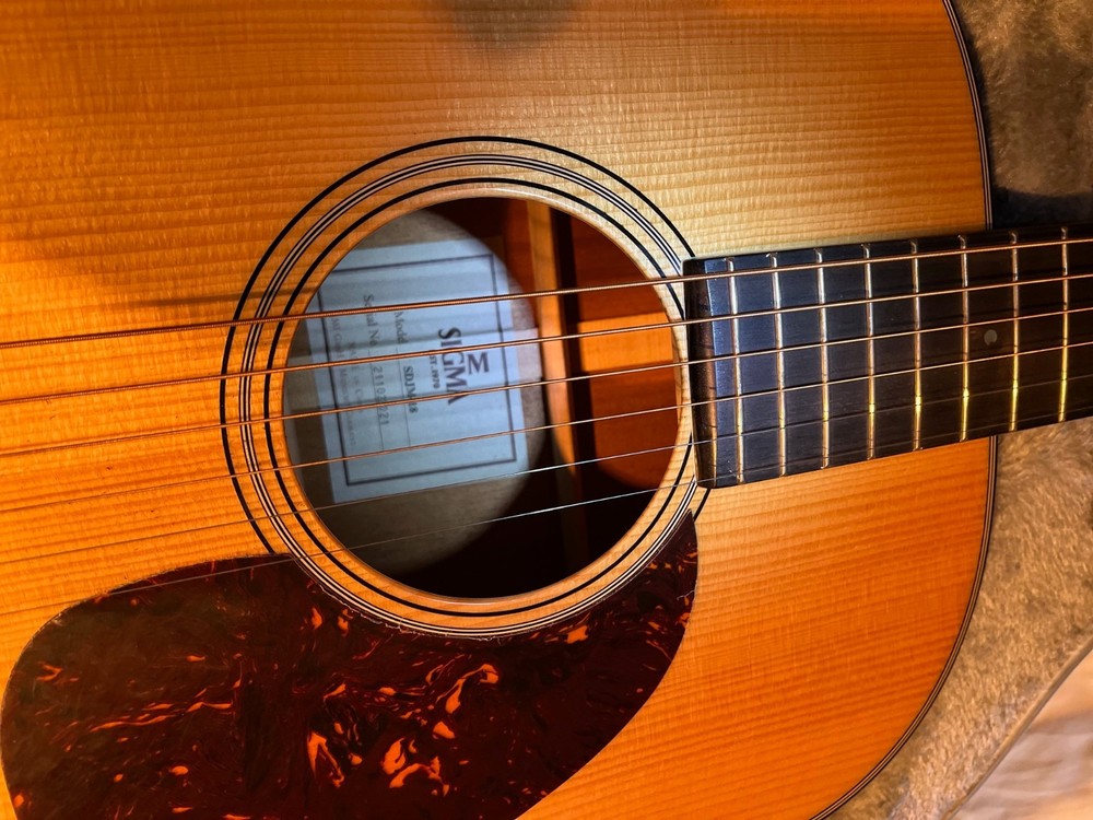 Sigma SDJM-18 (2021) – Slope Shoulder Dreadnought – Solid Adirondack & Mahogany