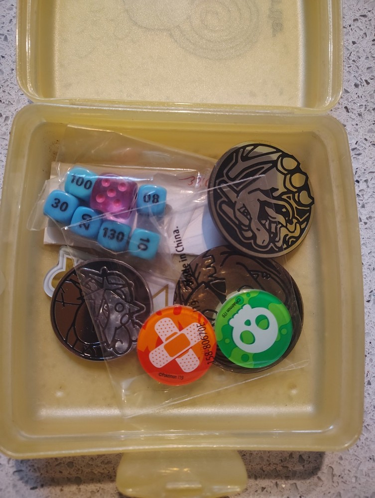 2000s Tupperware Pokémon Squirtle Lunch Box w/ assorted Pokemon items inside