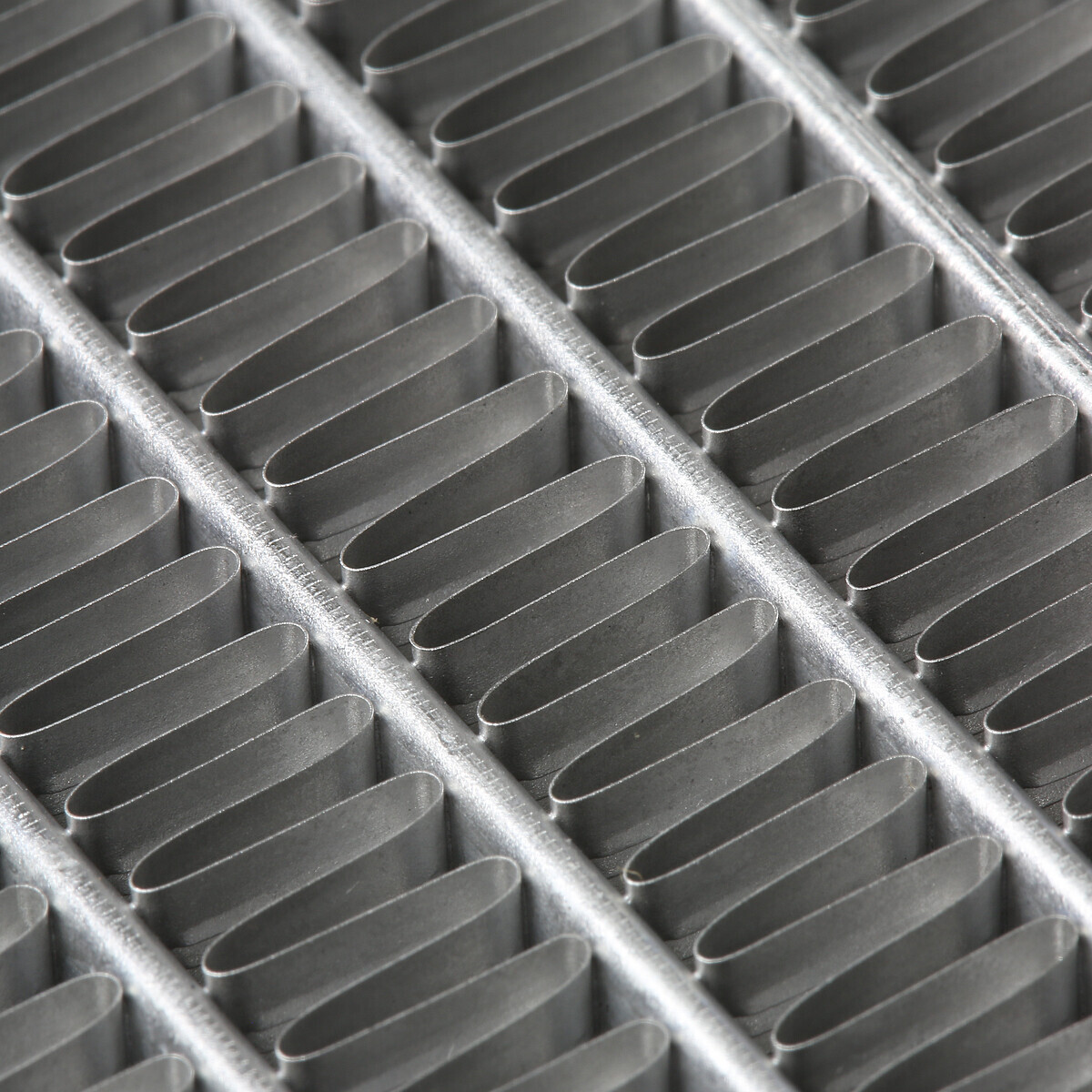 For 1999-2006 Silverado Sierra 4.3 4.8 5.3L AT 28" Aluminum Core Radiator 2334