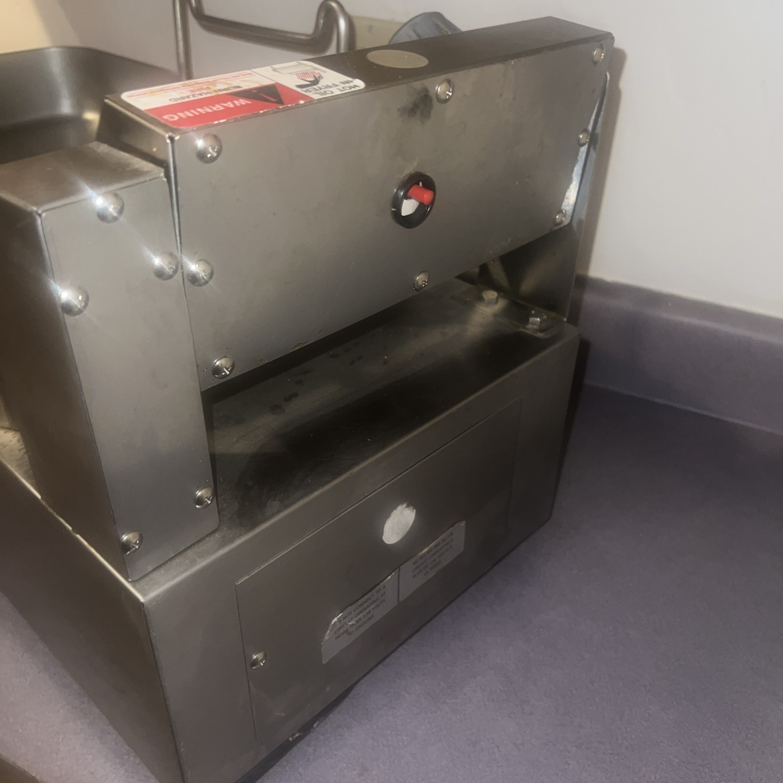 Wells 5E-F15 15 lb. Electric Countertop Fryer - 208-240V, 4319/5750W UUU